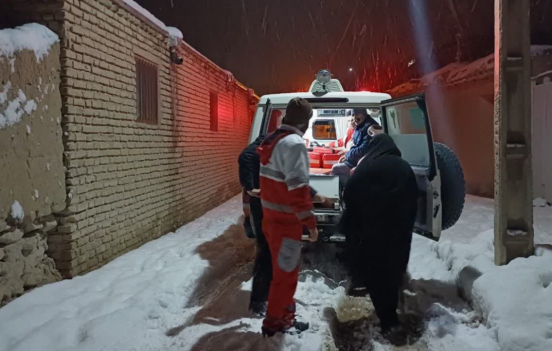 امداد رسانی به ۶۰ نفر توسط هلال احمر قوچان در پی بارش برف و کولاک