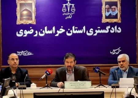 محسن پهلوان بیرون از زندان مفید تر است