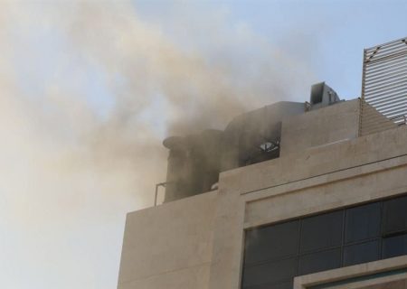 نجات ۱۰۰ مسافر و خدمه در پی حریق یک هتل در مشهد