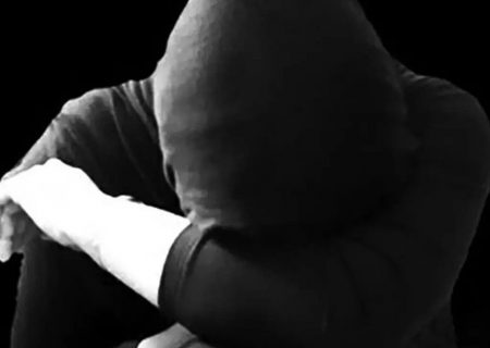 پشیمانی زن جوان در یک قدمی خیانت به شوهرش / زن همسایه فریبم داد!