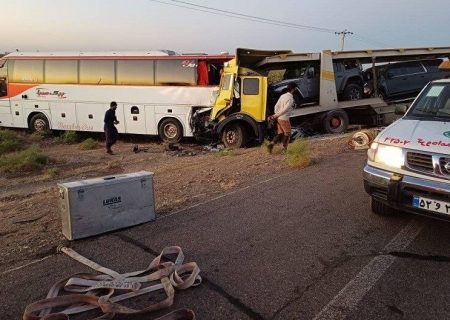 برخورد مرگبار تریلی با اتوبوس در مه‌ولات؛ ۲۶ نفر مصدوم شدند