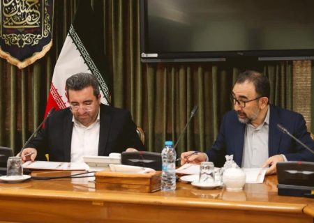 امضا تفاهمنامه سنددار کردن سکونت‌گاه‌های غیررسمی خراسان رضوی