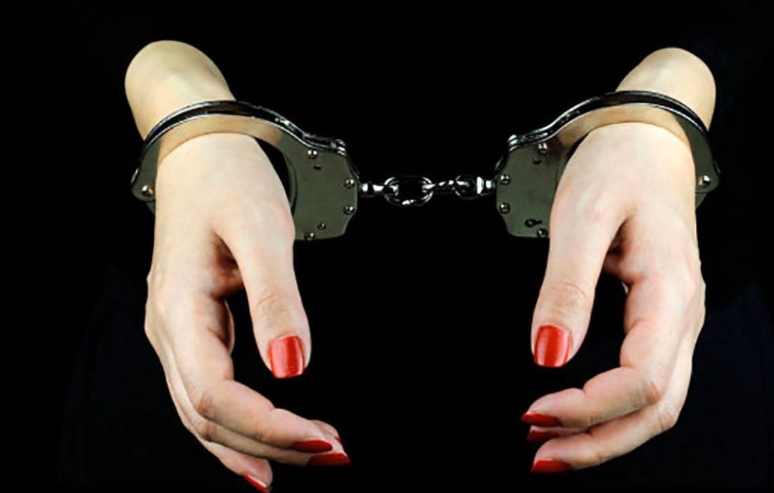 بازداشت ۲ زن کلاهبردار همراه با ۱۰۳ سکه تقلبی