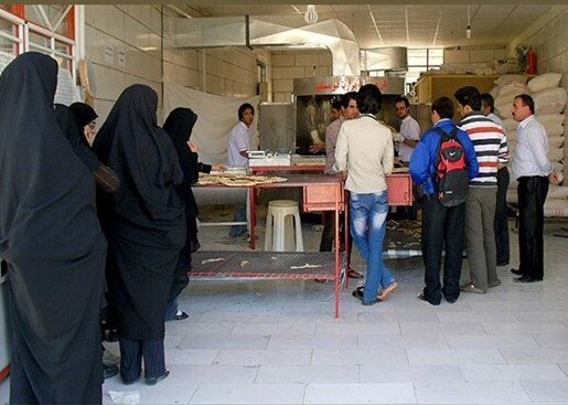 مراجعه روستانشینان به نانوایی‌های شهر سنگان، مهمترین مشکل خبازان