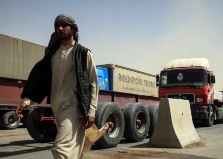 محدودیت ورود ناوگان حمل ونقل ایرانی به گمرک مرزی دوغارون تایباد لغو شد