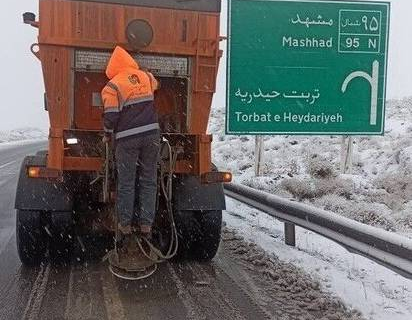 محور تربت‌ حیدریه – مشهد یخ‌زده و لغزنده است