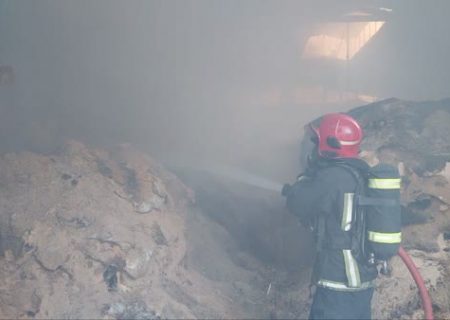 حریق انبار ذغال با تلاش ۲۱ آتش نشان  اطفا شد