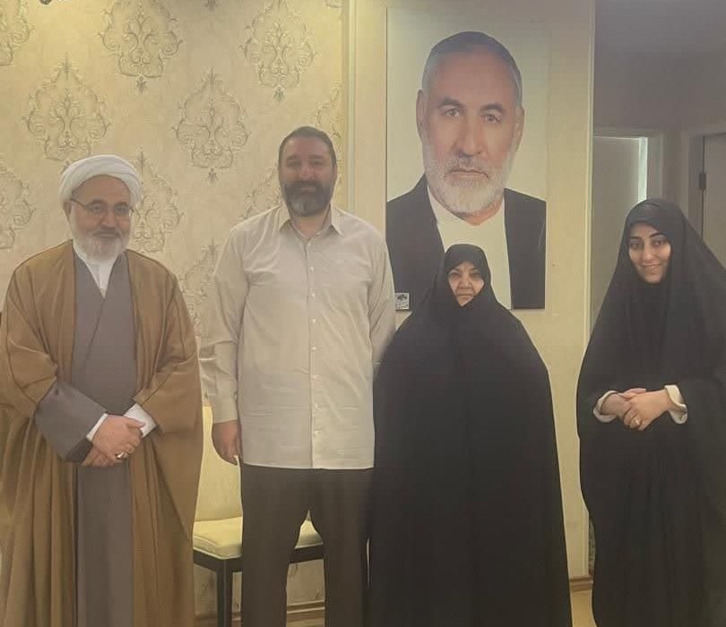 دیدارمعاون فرهنگی استانداری خراسان رضوی با خانواده شهید عرصه وحدت و امنیت پایدار
