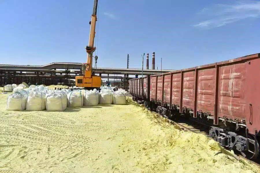 رشد چشمگیر ۱۸۴ درصدی ترانزیت گوگرد از مرز ریلی سرخس به بندرعباس در سال ۱۴۰۳