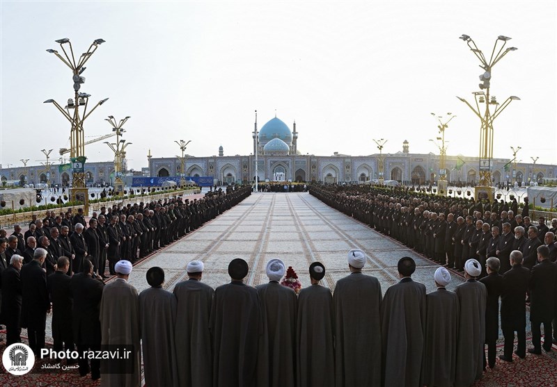 آیین خطبه‌خوانی خادمان رضوی در صحن پیامبر اعظم(ص) به یاد جان‌باختگان حادثه بندرعباس برگزار شد