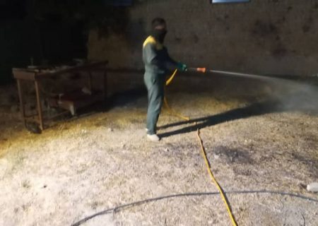 اجرای عملیات گسترده سم پاشی برای مبارزه با پشه های سالک در روستای شمعلی شاندیز