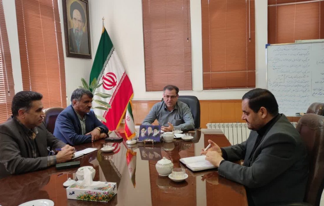 نشست فرماندار کاشمر با روسای جهاد کشاورزی و صنعت، معدن و تجارت با محوریت تأمین کالا و مقابله با گران‌فروشی
