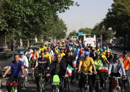 با حضور استاندار خراسان رضوی همایش دوچرخه‌سواری خانوادگی در مشهد برگزار شد