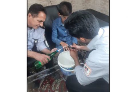 نجات انگشت پسربچه زابلی از گیرِ انگشتر تیتانیومی