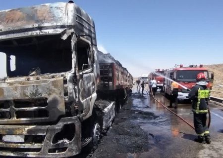حادثه آتش سوزی تریلی حامل پرس علوفه در محور گناباد به قاین