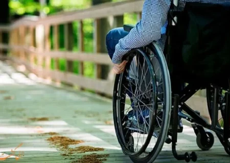 بیش از ۲۰۰ مورد مناسب‌سازی در معابر شهری گلبهار برای افراد دارای معلولیت