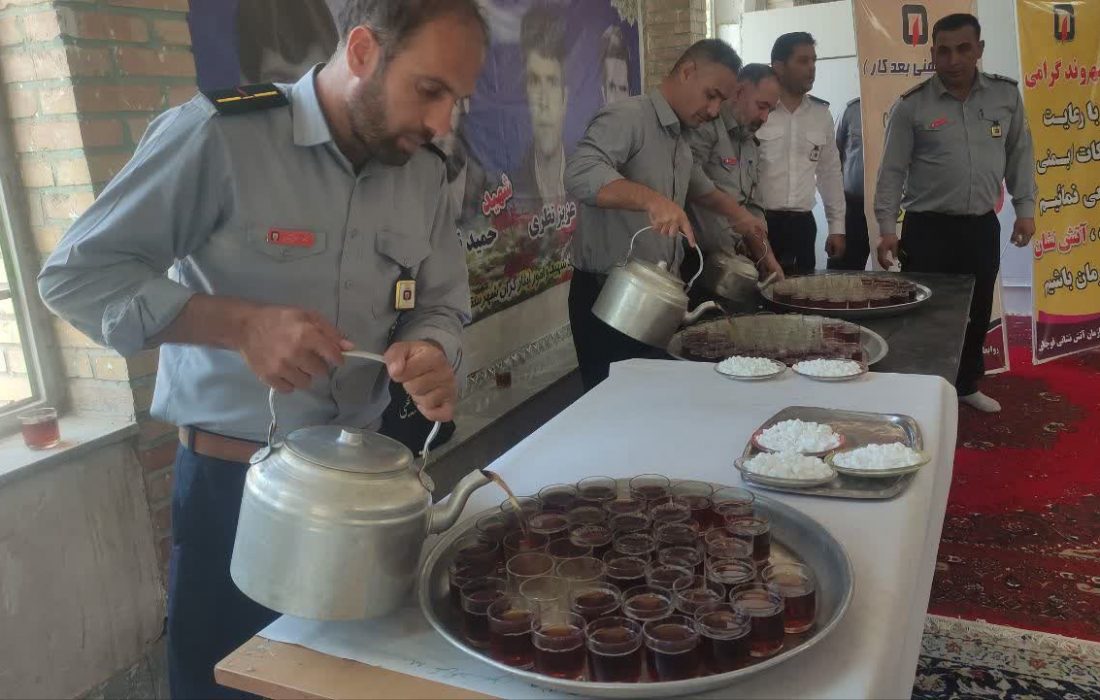 برپایی میز خدمت و نمایشگاه آتشنشانی در نماز جمعه قوچان