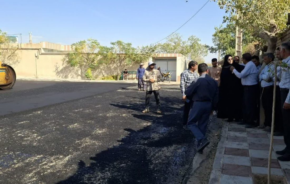 آغاز اجرای ۶۰۰۰ مترمربع آسفالت گرم در روستای زرمهر بخش شادمهر مهولات