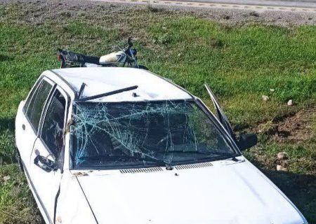 مصدومیت ۳ نفر در پی حادثه واژگونی خودرو پراید در محور قوچان به فاروج