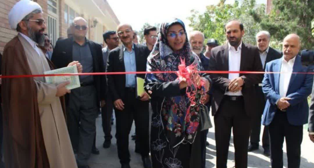 افتتاح نخستین نیروگاه خورشیدی با سازه پارکینگی با هزینه ۵۰ میلیاردی در مشهد